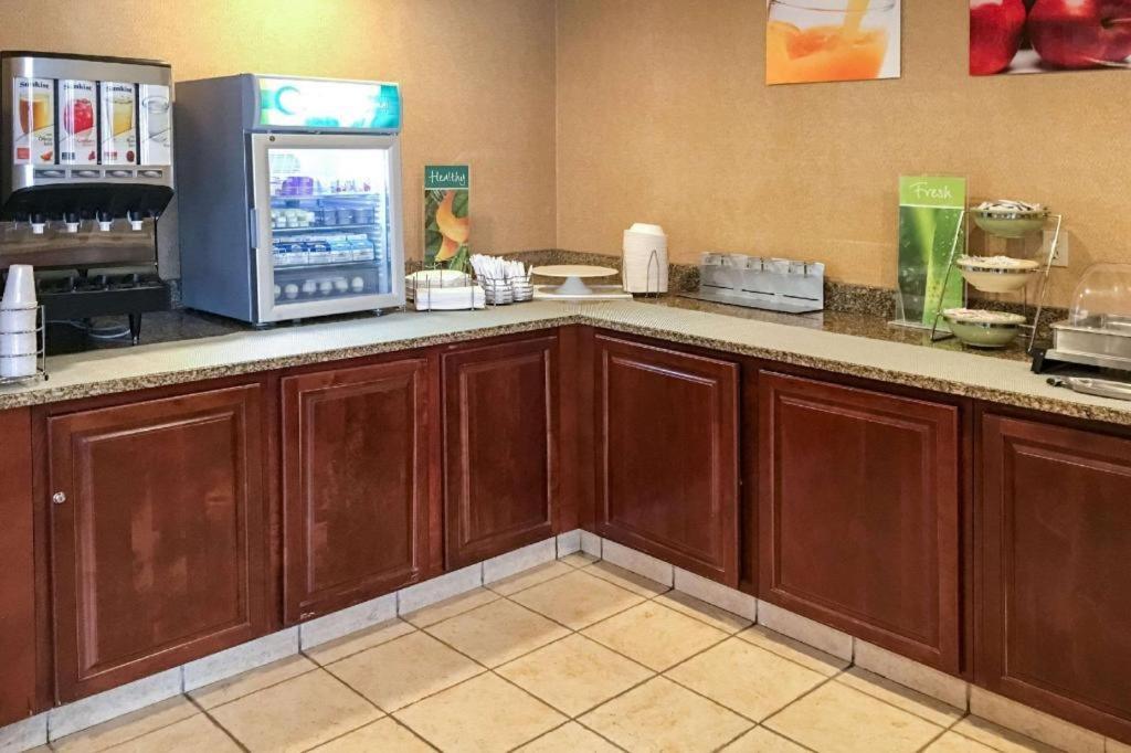 Quality Inn Mystic-Groton Екстериор снимка